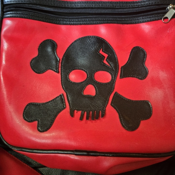 Hot Topic vintage Vinyl red & black skull bowler bag - Picture 4 of 9